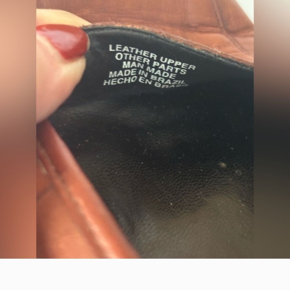 🤎 It's Giving Carolyn ~ Cognac Leather Loafers - Picture 5 of 11